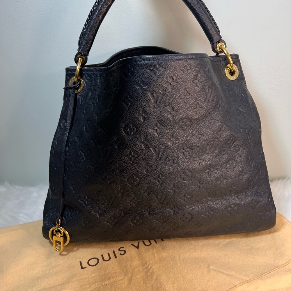 Louis Vuitton ❌❌sold❌❌Artsy MM very dark blue looks like black
